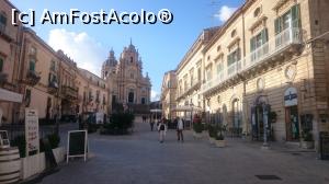 [P29] Piazza Duomo- Ragusa Ibla » foto by mecut
 - 
<span class="allrVoted glyphicon glyphicon-heart hidden" id="av946118"></span>
<a class="m-l-10 hidden" id="sv946118" onclick="voting_Foto_DelVot(,946118,23381)" role="button">șterge vot <span class="glyphicon glyphicon-remove"></span></a>
<a id="v9946118" class=" c-red"  onclick="voting_Foto_SetVot(946118)" role="button"><span class="glyphicon glyphicon-heart-empty"></span> <b>LIKE</b> = Votează poza</a> <img class="hidden"  id="f946118W9" src="/imagini/loader.gif" border="0" /><span class="AjErrMes hidden" id="e946118ErM"></span>