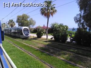 P01 [JUN-2018] Tramvaiul, cel mai popular mijloc de transport către Riviera Ateniană. 