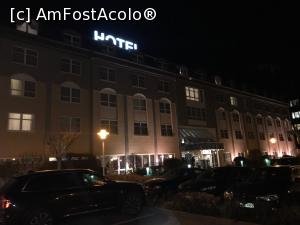 [P05] Hotelul, tot din parcare insa by night » foto by Trank
 - 
<span class="allrVoted glyphicon glyphicon-heart hidden" id="av949867"></span>
<a class="m-l-10 hidden" id="sv949867" onclick="voting_Foto_DelVot(,949867,23527)" role="button">șterge vot <span class="glyphicon glyphicon-remove"></span></a>
<a id="v9949867" class=" c-red"  onclick="voting_Foto_SetVot(949867)" role="button"><span class="glyphicon glyphicon-heart-empty"></span> <b>LIKE</b> = Votează poza</a> <img class="hidden"  id="f949867W9" src="/imagini/loader.gif" border="0" /><span class="AjErrMes hidden" id="e949867ErM"></span>