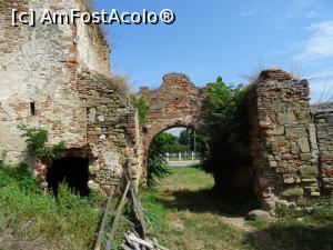 [P05] Vedere spre poartă din interiorul curții.  » foto by tata123 🔱
 - 
<span class="allrVoted glyphicon glyphicon-heart hidden" id="av1113298"></span>
<a class="m-l-10 hidden" id="sv1113298" onclick="voting_Foto_DelVot(,1113298,23551)" role="button">șterge vot <span class="glyphicon glyphicon-remove"></span></a>
<a id="v91113298" class=" c-red"  onclick="voting_Foto_SetVot(1113298)" role="button"><span class="glyphicon glyphicon-heart-empty"></span> <b>LIKE</b> = Votează poza</a> <img class="hidden"  id="f1113298W9" src="/imagini/loader.gif" border="0" /><span class="AjErrMes hidden" id="e1113298ErM"></span>