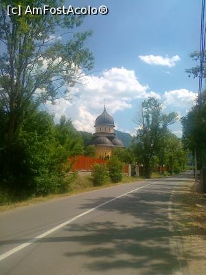 [P06] Manastirea Sf. Ioan Botezatorul, Rametea - vedere de pe DJ 107M » foto by calator2000
 - 
<span class="allrVoted glyphicon glyphicon-heart hidden" id="av737267"></span>
<a class="m-l-10 hidden" id="sv737267" onclick="voting_Foto_DelVot(,737267,23572)" role="button">șterge vot <span class="glyphicon glyphicon-remove"></span></a>
<a id="v9737267" class=" c-red"  onclick="voting_Foto_SetVot(737267)" role="button"><span class="glyphicon glyphicon-heart-empty"></span> <b>LIKE</b> = Votează poza</a> <img class="hidden"  id="f737267W9" src="/imagini/loader.gif" border="0" /><span class="AjErrMes hidden" id="e737267ErM"></span>