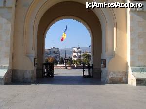 [P01] Catedrala Incoronarii Alba Iulia- intrarea in curtea catedralei se face pe sub turnul clopotnita » foto by luciaoradea
 - 
<span class="allrVoted glyphicon glyphicon-heart hidden" id="av695717"></span>
<a class="m-l-10 hidden" id="sv695717" onclick="voting_Foto_DelVot(,695717,23574)" role="button">șterge vot <span class="glyphicon glyphicon-remove"></span></a>
<a id="v9695717" class=" c-red"  onclick="voting_Foto_SetVot(695717)" role="button"><span class="glyphicon glyphicon-heart-empty"></span> <b>LIKE</b> = Votează poza</a> <img class="hidden"  id="f695717W9" src="/imagini/loader.gif" border="0" /><span class="AjErrMes hidden" id="e695717ErM"></span>