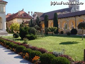 P16 [OCT-2015] Catedrala Incoronarii Alba Iulia- o zi minunata, gradina splendida, parca nu ne venea sa intram inauntru... 