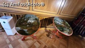 [P21] Cea de-a doua Sala de vanatoare a servit drept birou lui August Potocki, proprietarul palatului Wilanów in a doua jumatate a secolului al XIX-lea, pasionat de vanatoare. Se remarca doua mese ovale avand tablele pictate cu scene de vanatoare si o canapea cu tapiserie inspirata din fabulele cu animale ale lui La Fontaine. » foto by geani anto
 - 
<span class="allrVoted glyphicon glyphicon-heart hidden" id="av1343607"></span>
<a class="m-l-10 hidden" id="sv1343607" onclick="voting_Foto_DelVot(,1343607,23586)" role="button">șterge vot <span class="glyphicon glyphicon-remove"></span></a>
<a id="v91343607" class=" c-red"  onclick="voting_Foto_SetVot(1343607)" role="button"><span class="glyphicon glyphicon-heart-empty"></span> <b>LIKE</b> = Votează poza</a> <img class="hidden"  id="f1343607W9" src="/imagini/loader.gif" border="0" /><span class="AjErrMes hidden" id="e1343607ErM"></span>