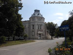 [P11] Veliko Gradişte - Primăria, un edificiu impozant situat lângă parc.  » foto by iulianic
 - 
<span class="allrVoted glyphicon glyphicon-heart hidden" id="av550841"></span>
<a class="m-l-10 hidden" id="sv550841" onclick="voting_Foto_DelVot(,550841,23706)" role="button">șterge vot <span class="glyphicon glyphicon-remove"></span></a>
<a id="v9550841" class=" c-red"  onclick="voting_Foto_SetVot(550841)" role="button"><span class="glyphicon glyphicon-heart-empty"></span> <b>LIKE</b> = Votează poza</a> <img class="hidden"  id="f550841W9" src="/imagini/loader.gif" border="0" /><span class="AjErrMes hidden" id="e550841ErM"></span>