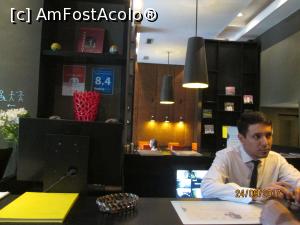 [P08] Receptionerul cel amabil la check-out; se vede si nota 8,4 pe booking com » foto by Pușcașu Marin
 - 
<span class="allrVoted glyphicon glyphicon-heart hidden" id="av964838"></span>
<a class="m-l-10 hidden" id="sv964838" onclick="voting_Foto_DelVot(,964838,23709)" role="button">șterge vot <span class="glyphicon glyphicon-remove"></span></a>
<a id="v9964838" class=" c-red"  onclick="voting_Foto_SetVot(964838)" role="button"><span class="glyphicon glyphicon-heart-empty"></span> <b>LIKE</b> = Votează poza</a> <img class="hidden"  id="f964838W9" src="/imagini/loader.gif" border="0" /><span class="AjErrMes hidden" id="e964838ErM"></span>