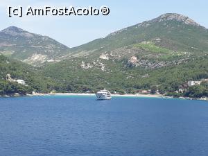 [P01] Golful Prapratno, în apropierea căruia am descoperit, după o bălăceală, portul din care pleacă ferrybout-ul spre Insula Mljet.  » foto by Aurici
 - 
<span class="allrVoted glyphicon glyphicon-heart hidden" id="av1017321"></span>
<a class="m-l-10 hidden" id="sv1017321" onclick="voting_Foto_DelVot(,1017321,23764)" role="button">șterge vot <span class="glyphicon glyphicon-remove"></span></a>
<a id="v91017321" class=" c-red"  onclick="voting_Foto_SetVot(1017321)" role="button"><span class="glyphicon glyphicon-heart-empty"></span> <b>LIKE</b> = Votează poza</a> <img class="hidden"  id="f1017321W9" src="/imagini/loader.gif" border="0" /><span class="AjErrMes hidden" id="e1017321ErM"></span>