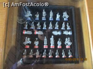 [P19] Jocul de șah, prin geam.  » foto by elviramvio
 - 
<span class="allrVoted glyphicon glyphicon-heart hidden" id="av972099"></span>
<a class="m-l-10 hidden" id="sv972099" onclick="voting_Foto_DelVot(,972099,23800)" role="button">șterge vot <span class="glyphicon glyphicon-remove"></span></a>
<a id="v9972099" class=" c-red"  onclick="voting_Foto_SetVot(972099)" role="button"><span class="glyphicon glyphicon-heart-empty"></span> <b>LIKE</b> = Votează poza</a> <img class="hidden"  id="f972099W9" src="/imagini/loader.gif" border="0" /><span class="AjErrMes hidden" id="e972099ErM"></span>
