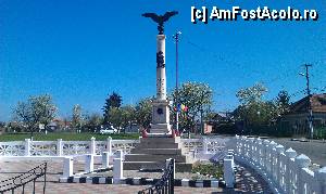[P01] Monumentul Eroilor de la Floreşti, jud. Prahova » foto by traian.leuca †
 - 
<span class="allrVoted glyphicon glyphicon-heart hidden" id="av415000"></span>
<a class="m-l-10 hidden" id="sv415000" onclick="voting_Foto_DelVot(,415000,23926)" role="button">șterge vot <span class="glyphicon glyphicon-remove"></span></a>
<a id="v9415000" class=" c-red"  onclick="voting_Foto_SetVot(415000)" role="button"><span class="glyphicon glyphicon-heart-empty"></span> <b>LIKE</b> = Votează poza</a> <img class="hidden"  id="f415000W9" src="/imagini/loader.gif" border="0" /><span class="AjErrMes hidden" id="e415000ErM"></span>