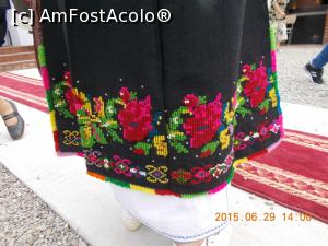 [P19] La sfințirea noii biserici, lumea participă în straie de sărbătoare.  » foto by mihaelavoicu
 - 
<span class="allrVoted glyphicon glyphicon-heart hidden" id="av957119"></span>
<a class="m-l-10 hidden" id="sv957119" onclick="voting_Foto_DelVot(,957119,23926)" role="button">șterge vot <span class="glyphicon glyphicon-remove"></span></a>
<a id="v9957119" class=" c-red"  onclick="voting_Foto_SetVot(957119)" role="button"><span class="glyphicon glyphicon-heart-empty"></span> <b>LIKE</b> = Votează poza</a> <img class="hidden"  id="f957119W9" src="/imagini/loader.gif" border="0" /><span class="AjErrMes hidden" id="e957119ErM"></span>