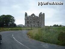 [P29] castelul unui nobil irlandez scapatat, care prefera din mandrie sa locuiasca in anexa modesta din stanga » foto by a.sr*
 - 
<span class="allrVoted glyphicon glyphicon-heart hidden" id="av259168"></span>
<a class="m-l-10 hidden" id="sv259168" onclick="voting_Foto_DelVot(,259168,23932)" role="button">șterge vot <span class="glyphicon glyphicon-remove"></span></a>
<a id="v9259168" class=" c-red"  onclick="voting_Foto_SetVot(259168)" role="button"><span class="glyphicon glyphicon-heart-empty"></span> <b>LIKE</b> = Votează poza</a> <img class="hidden"  id="f259168W9" src="/imagini/loader.gif" border="0" /><span class="AjErrMes hidden" id="e259168ErM"></span>