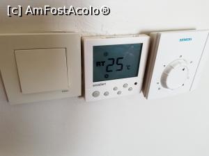 [P24] Poza cu termostatul care controla aerul conditionat din tot apartamentul » foto by ⭐ValentinB_88⭐
 - 
<span class="allrVoted glyphicon glyphicon-heart hidden" id="av1306413"></span>
<a class="m-l-10 hidden" id="sv1306413" onclick="voting_Foto_DelVot(,1306413,23945)" role="button">șterge vot <span class="glyphicon glyphicon-remove"></span></a>
<a id="v91306413" class=" c-red"  onclick="voting_Foto_SetVot(1306413)" role="button"><span class="glyphicon glyphicon-heart-empty"></span> <b>LIKE</b> = Votează poza</a> <img class="hidden"  id="f1306413W9" src="/imagini/loader.gif" border="0" /><span class="AjErrMes hidden" id="e1306413ErM"></span>