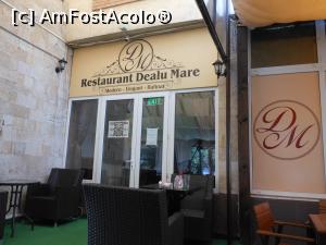 [P02] Urlați - Restaurant Dealu Mare. Lângă intrare, terasa.  » foto by iulianic
 - 
<span class="allrVoted glyphicon glyphicon-heart hidden" id="av986271"></span>
<a class="m-l-10 hidden" id="sv986271" onclick="voting_Foto_DelVot(,986271,23947)" role="button">șterge vot <span class="glyphicon glyphicon-remove"></span></a>
<a id="v9986271" class=" c-red"  onclick="voting_Foto_SetVot(986271)" role="button"><span class="glyphicon glyphicon-heart-empty"></span> <b>LIKE</b> = Votează poza</a> <img class="hidden"  id="f986271W9" src="/imagini/loader.gif" border="0" /><span class="AjErrMes hidden" id="e986271ErM"></span>