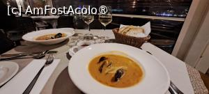 [P08] Cockney`s Restaurant, pâine, ambele supe de pește » foto by irinad
 - 
<span class="allrVoted glyphicon glyphicon-heart hidden" id="av1512195"></span>
<a class="m-l-10 hidden" id="sv1512195" onclick="voting_Foto_DelVot(,1512195,23969)" role="button">șterge vot <span class="glyphicon glyphicon-remove"></span></a>
<a id="v91512195" class=" c-red"  onclick="voting_Foto_SetVot(1512195)" role="button"><span class="glyphicon glyphicon-heart-empty"></span> <b>LIKE</b> = Votează poza</a> <img class="hidden"  id="f1512195W9" src="/imagini/loader.gif" border="0" /><span class="AjErrMes hidden" id="e1512195ErM"></span>