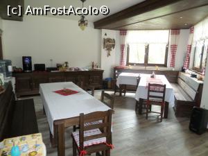 [P09] Sala de mese.  » foto by Safta Radu
 - 
<span class="allrVoted glyphicon glyphicon-heart hidden" id="av989645"></span>
<a class="m-l-10 hidden" id="sv989645" onclick="voting_Foto_DelVot(,989645,24030)" role="button">șterge vot <span class="glyphicon glyphicon-remove"></span></a>
<a id="v9989645" class=" c-red"  onclick="voting_Foto_SetVot(989645)" role="button"><span class="glyphicon glyphicon-heart-empty"></span> <b>LIKE</b> = Votează poza</a> <img class="hidden"  id="f989645W9" src="/imagini/loader.gif" border="0" /><span class="AjErrMes hidden" id="e989645ErM"></span>