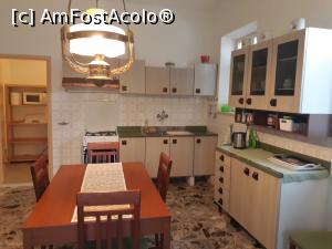 [P23] Two Palms Villa - bucătăria. În spate acces în cămară.  » foto by Aurici
 - 
<span class="allrVoted glyphicon glyphicon-heart hidden" id="av990160"></span>
<a class="m-l-10 hidden" id="sv990160" onclick="voting_Foto_DelVot(,990160,24044)" role="button">șterge vot <span class="glyphicon glyphicon-remove"></span></a>
<a id="v9990160" class=" c-red"  onclick="voting_Foto_SetVot(990160)" role="button"><span class="glyphicon glyphicon-heart-empty"></span> <b>LIKE</b> = Votează poza</a> <img class="hidden"  id="f990160W9" src="/imagini/loader.gif" border="0" /><span class="AjErrMes hidden" id="e990160ErM"></span>