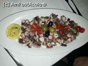 [P39] Restaurant Ancora Zaton - salată de caracatiță.  » foto by Aurici
 - 
<span class="allrVoted glyphicon glyphicon-heart hidden" id="av990193"></span>
<a class="m-l-10 hidden" id="sv990193" onclick="voting_Foto_DelVot(,990193,24044)" role="button">șterge vot <span class="glyphicon glyphicon-remove"></span></a>
<a id="v9990193" class=" c-red"  onclick="voting_Foto_SetVot(990193)" role="button"><span class="glyphicon glyphicon-heart-empty"></span> <b>LIKE</b> = Votează poza</a> <img class="hidden"  id="f990193W9" src="/imagini/loader.gif" border="0" /><span class="AjErrMes hidden" id="e990193ErM"></span>