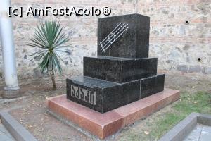 [P16] Tbilisi, Panteonul Mtatsminda, Monumentul Akaki Tsereteli prinț, poet, conducător în mișcarea de eliberare națională georgiană » foto by mprofeanu
 - 
<span class="allrVoted glyphicon glyphicon-heart hidden" id="av1152524"></span>
<a class="m-l-10 hidden" id="sv1152524" onclick="voting_Foto_DelVot(,1152524,24087)" role="button">șterge vot <span class="glyphicon glyphicon-remove"></span></a>
<a id="v91152524" class=" c-red"  onclick="voting_Foto_SetVot(1152524)" role="button"><span class="glyphicon glyphicon-heart-empty"></span> <b>LIKE</b> = Votează poza</a> <img class="hidden"  id="f1152524W9" src="/imagini/loader.gif" border="0" /><span class="AjErrMes hidden" id="e1152524ErM"></span>