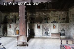 [P61] Tbilisi, Muzeul de Etnografie în Aer Liber, Casă Darbazi din satul Teliani, Regiunea Samtskhe-Javakheti, interior bine împărțit, zona pentru gătit și un Stâlp-mamă, erau doi aici... » foto by mprofeanu
 - 
<span class="allrVoted glyphicon glyphicon-heart hidden" id="av1153834"></span>
<a class="m-l-10 hidden" id="sv1153834" onclick="voting_Foto_DelVot(,1153834,24087)" role="button">șterge vot <span class="glyphicon glyphicon-remove"></span></a>
<a id="v91153834" class=" c-red"  onclick="voting_Foto_SetVot(1153834)" role="button"><span class="glyphicon glyphicon-heart-empty"></span> <b>LIKE</b> = Votează poza</a> <img class="hidden"  id="f1153834W9" src="/imagini/loader.gif" border="0" /><span class="AjErrMes hidden" id="e1153834ErM"></span>