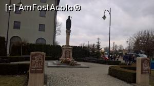 [P16] Statuia Sf Valentin » foto by Cdia
 - 
<span class="allrVoted glyphicon glyphicon-heart hidden" id="av994212"></span>
<a class="m-l-10 hidden" id="sv994212" onclick="voting_Foto_DelVot(,994212,24101)" role="button">șterge vot <span class="glyphicon glyphicon-remove"></span></a>
<a id="v9994212" class=" c-red"  onclick="voting_Foto_SetVot(994212)" role="button"><span class="glyphicon glyphicon-heart-empty"></span> <b>LIKE</b> = Votează poza</a> <img class="hidden"  id="f994212W9" src="/imagini/loader.gif" border="0" /><span class="AjErrMes hidden" id="e994212ErM"></span>
