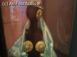 [P14] Muzeul Fries -Costumul dansatoarei Mata Hari, într-o vitrină prea întunecată.  » foto by mireille
 - 
<span class="allrVoted glyphicon glyphicon-heart hidden" id="av997516"></span>
<a class="m-l-10 hidden" id="sv997516" onclick="voting_Foto_DelVot(,997516,24132)" role="button">șterge vot <span class="glyphicon glyphicon-remove"></span></a>
<a id="v9997516" class=" c-red"  onclick="voting_Foto_SetVot(997516)" role="button"><span class="glyphicon glyphicon-heart-empty"></span> <b>LIKE</b> = Votează poza</a> <img class="hidden"  id="f997516W9" src="/imagini/loader.gif" border="0" /><span class="AjErrMes hidden" id="e997516ErM"></span>