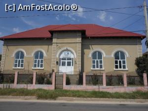 [P21] Fetești - Școala generală nr. 2, anexă.  » foto by iulianic
 - 
<span class="allrVoted glyphicon glyphicon-heart hidden" id="av1001325"></span>
<a class="m-l-10 hidden" id="sv1001325" onclick="voting_Foto_DelVot(,1001325,24182)" role="button">șterge vot <span class="glyphicon glyphicon-remove"></span></a>
<a id="v91001325" class=" c-red"  onclick="voting_Foto_SetVot(1001325)" role="button"><span class="glyphicon glyphicon-heart-empty"></span> <b>LIKE</b> = Votează poza</a> <img class="hidden"  id="f1001325W9" src="/imagini/loader.gif" border="0" /><span class="AjErrMes hidden" id="e1001325ErM"></span>