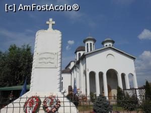 [P32] Fetești - Biserica Adormirea Maicii Domnului și Monumentul Eroilor.  » foto by iulianic
 - 
<span class="allrVoted glyphicon glyphicon-heart hidden" id="av1001336"></span>
<a class="m-l-10 hidden" id="sv1001336" onclick="voting_Foto_DelVot(,1001336,24182)" role="button">șterge vot <span class="glyphicon glyphicon-remove"></span></a>
<a id="v91001336" class=" c-red"  onclick="voting_Foto_SetVot(1001336)" role="button"><span class="glyphicon glyphicon-heart-empty"></span> <b>LIKE</b> = Votează poza</a> <img class="hidden"  id="f1001336W9" src="/imagini/loader.gif" border="0" /><span class="AjErrMes hidden" id="e1001336ErM"></span>