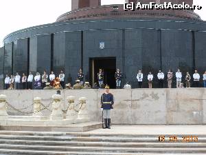 P11 [MAY-2015] Bucureşti - Intrarea in Mausoleul Eroilor. 