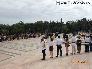 [P05] Bucureşti - Platoul din faţa Mausoleului înainte de începerea ceremoniei.  » foto by iulianic
 - 
<span class="allrVoted glyphicon glyphicon-heart hidden" id="av617819"></span>
<a class="m-l-10 hidden" id="sv617819" onclick="voting_Foto_DelVot(,617819,24257)" role="button">șterge vot <span class="glyphicon glyphicon-remove"></span></a>
<a id="v9617819" class=" c-red"  onclick="voting_Foto_SetVot(617819)" role="button"><span class="glyphicon glyphicon-heart-empty"></span> <b>LIKE</b> = Votează poza</a> <img class="hidden"  id="f617819W9" src="/imagini/loader.gif" border="0" /><span class="AjErrMes hidden" id="e617819ErM"></span>