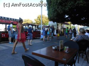 [P22] Restaurant Aktaion - În fața restaurantului, stația comună a trenulețului turistic și a autobuzului 'Hop on - Hop off'.  » foto by iulianic
 - 
<span class="allrVoted glyphicon glyphicon-heart hidden" id="av1007299"></span>
<a class="m-l-10 hidden" id="sv1007299" onclick="voting_Foto_DelVot(,1007299,24292)" role="button">șterge vot <span class="glyphicon glyphicon-remove"></span></a>
<a id="v91007299" class=" c-red"  onclick="voting_Foto_SetVot(1007299)" role="button"><span class="glyphicon glyphicon-heart-empty"></span> <b>LIKE</b> = Votează poza</a> <img class="hidden"  id="f1007299W9" src="/imagini/loader.gif" border="0" /><span class="AjErrMes hidden" id="e1007299ErM"></span>