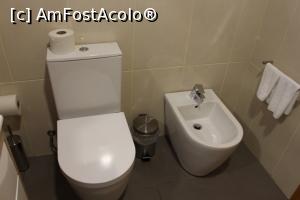 [P19] Insula Faial, Horta, Pensiunea Monte da Guia, prin baie » foto by mprofeanu
 - 
<span class="allrVoted glyphicon glyphicon-heart hidden" id="av1011367"></span>
<a class="m-l-10 hidden" id="sv1011367" onclick="voting_Foto_DelVot(,1011367,24353)" role="button">șterge vot <span class="glyphicon glyphicon-remove"></span></a>
<a id="v91011367" class=" c-red"  onclick="voting_Foto_SetVot(1011367)" role="button"><span class="glyphicon glyphicon-heart-empty"></span> <b>LIKE</b> = Votează poza</a> <img class="hidden"  id="f1011367W9" src="/imagini/loader.gif" border="0" /><span class="AjErrMes hidden" id="e1011367ErM"></span>