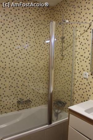 [P21] Insula Faial, Horta, Pensiunea Monte da Guia, Cada și dușul din baie fix sau flexibil » foto by mprofeanu
 - 
<span class="allrVoted glyphicon glyphicon-heart hidden" id="av1011369"></span>
<a class="m-l-10 hidden" id="sv1011369" onclick="voting_Foto_DelVot(,1011369,24353)" role="button">șterge vot <span class="glyphicon glyphicon-remove"></span></a>
<a id="v91011369" class=" c-red"  onclick="voting_Foto_SetVot(1011369)" role="button"><span class="glyphicon glyphicon-heart-empty"></span> <b>LIKE</b> = Votează poza</a> <img class="hidden"  id="f1011369W9" src="/imagini/loader.gif" border="0" /><span class="AjErrMes hidden" id="e1011369ErM"></span>