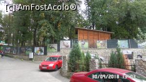 [P01] Grădina zoologică „Ioan Crișan” Reșița. Înainte de poarta de intrare.  » foto by ungureanica
 - 
<span class="allrVoted glyphicon glyphicon-heart hidden" id="av1016301"></span>
<a class="m-l-10 hidden" id="sv1016301" onclick="voting_Foto_DelVot(,1016301,24407)" role="button">șterge vot <span class="glyphicon glyphicon-remove"></span></a>
<a id="v91016301" class=" c-red"  onclick="voting_Foto_SetVot(1016301)" role="button"><span class="glyphicon glyphicon-heart-empty"></span> <b>LIKE</b> = Votează poza</a> <img class="hidden"  id="f1016301W9" src="/imagini/loader.gif" border="0" /><span class="AjErrMes hidden" id="e1016301ErM"></span>