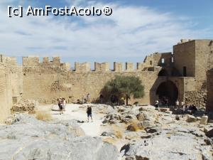 [P26] Zidurile solide, stâncă şi intrarea pe acropole » foto by irinad
 - 
<span class="allrVoted glyphicon glyphicon-heart hidden" id="av1057107"></span>
<a class="m-l-10 hidden" id="sv1057107" onclick="voting_Foto_DelVot(,1057107,24422)" role="button">șterge vot <span class="glyphicon glyphicon-remove"></span></a>
<a id="v91057107" class=" c-red"  onclick="voting_Foto_SetVot(1057107)" role="button"><span class="glyphicon glyphicon-heart-empty"></span> <b>LIKE</b> = Votează poza</a> <img class="hidden"  id="f1057107W9" src="/imagini/loader.gif" border="0" /><span class="AjErrMes hidden" id="e1057107ErM"></span>