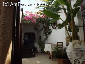 [P37] Tavernă într-un vechi conac din Lindos » foto by irinad
 - 
<span class="allrVoted glyphicon glyphicon-heart hidden" id="av1057118"></span>
<a class="m-l-10 hidden" id="sv1057118" onclick="voting_Foto_DelVot(,1057118,24422)" role="button">șterge vot <span class="glyphicon glyphicon-remove"></span></a>
<a id="v91057118" class=" c-red"  onclick="voting_Foto_SetVot(1057118)" role="button"><span class="glyphicon glyphicon-heart-empty"></span> <b>LIKE</b> = Votează poza</a> <img class="hidden"  id="f1057118W9" src="/imagini/loader.gif" border="0" /><span class="AjErrMes hidden" id="e1057118ErM"></span>