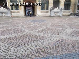 [P23] Curtea interioară cu cele două fântâni.  » foto by mihaelavoicu
 - 
<span class="allrVoted glyphicon glyphicon-heart hidden" id="av1022189"></span>
<a class="m-l-10 hidden" id="sv1022189" onclick="voting_Foto_DelVot(,1022189,24454)" role="button">șterge vot <span class="glyphicon glyphicon-remove"></span></a>
<a id="v91022189" class=" c-red"  onclick="voting_Foto_SetVot(1022189)" role="button"><span class="glyphicon glyphicon-heart-empty"></span> <b>LIKE</b> = Votează poza</a> <img class="hidden"  id="f1022189W9" src="/imagini/loader.gif" border="0" /><span class="AjErrMes hidden" id="e1022189ErM"></span>