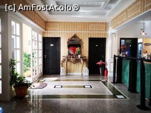 [P02] Romantic Boutique Hotel; holul de la parter; în dreapta recepția, în față toalete » foto by crismis
 - 
<span class="allrVoted glyphicon glyphicon-heart hidden" id="av1193129"></span>
<a class="m-l-10 hidden" id="sv1193129" onclick="voting_Foto_DelVot(,1193129,24595)" role="button">șterge vot <span class="glyphicon glyphicon-remove"></span></a>
<a id="v91193129" class=" c-red"  onclick="voting_Foto_SetVot(1193129)" role="button"><span class="glyphicon glyphicon-heart-empty"></span> <b>LIKE</b> = Votează poza</a> <img class="hidden"  id="f1193129W9" src="/imagini/loader.gif" border="0" /><span class="AjErrMes hidden" id="e1193129ErM"></span>