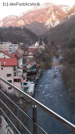 [P01] Imagine 1 balcon camera vedere Cerna. In stanga deasupra balustradei se vede piscina termala a hotelului. » foto by crp1972
 - 
<span class="allrVoted glyphicon glyphicon-heart hidden" id="av1223997"></span>
<a class="m-l-10 hidden" id="sv1223997" onclick="voting_Foto_DelVot(,1223997,24614)" role="button">șterge vot <span class="glyphicon glyphicon-remove"></span></a>
<a id="v91223997" class=" c-red"  onclick="voting_Foto_SetVot(1223997)" role="button"><span class="glyphicon glyphicon-heart-empty"></span> <b>LIKE</b> = Votează poza</a> <img class="hidden"  id="f1223997W9" src="/imagini/loader.gif" border="0" /><span class="AjErrMes hidden" id="e1223997ErM"></span>