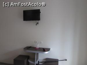 [P16] Televizorul prea sus şi cam mic » foto by Michi
 - 
<span class="allrVoted glyphicon glyphicon-heart hidden" id="av1034298"></span>
<a class="m-l-10 hidden" id="sv1034298" onclick="voting_Foto_DelVot(,1034298,24614)" role="button">șterge vot <span class="glyphicon glyphicon-remove"></span></a>
<a id="v91034298" class=" c-red"  onclick="voting_Foto_SetVot(1034298)" role="button"><span class="glyphicon glyphicon-heart-empty"></span> <b>LIKE</b> = Votează poza</a> <img class="hidden"  id="f1034298W9" src="/imagini/loader.gif" border="0" /><span class="AjErrMes hidden" id="e1034298ErM"></span>