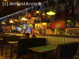 [P08] peretele decorat cu poze ale vedetelor » foto by robert
 - 
<span class="allrVoted glyphicon glyphicon-heart hidden" id="av1035583"></span>
<a class="m-l-10 hidden" id="sv1035583" onclick="voting_Foto_DelVot(,1035583,24628)" role="button">șterge vot <span class="glyphicon glyphicon-remove"></span></a>
<a id="v91035583" class=" c-red"  onclick="voting_Foto_SetVot(1035583)" role="button"><span class="glyphicon glyphicon-heart-empty"></span> <b>LIKE</b> = Votează poza</a> <img class="hidden"  id="f1035583W9" src="/imagini/loader.gif" border="0" /><span class="AjErrMes hidden" id="e1035583ErM"></span>