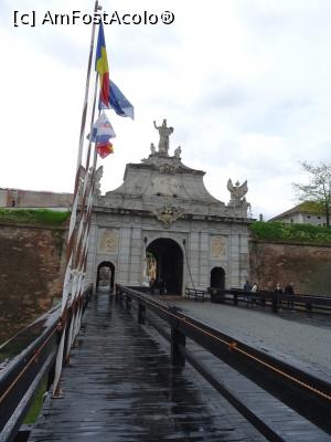 [P02] Poarta III - monumentul îl glorifică pe împăratul Carol al VI-lea.  » foto by tata123 🔱
 - 
<span class="allrVoted glyphicon glyphicon-heart hidden" id="av1068265"></span>
<a class="m-l-10 hidden" id="sv1068265" onclick="voting_Foto_DelVot(,1068265,24674)" role="button">șterge vot <span class="glyphicon glyphicon-remove"></span></a>
<a id="v91068265" class=" c-red"  onclick="voting_Foto_SetVot(1068265)" role="button"><span class="glyphicon glyphicon-heart-empty"></span> <b>LIKE</b> = Votează poza</a> <img class="hidden"  id="f1068265W9" src="/imagini/loader.gif" border="0" /><span class="AjErrMes hidden" id="e1068265ErM"></span>