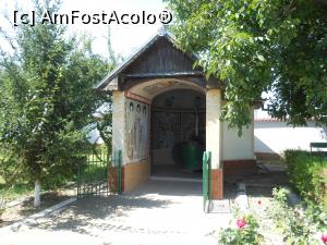 [P15] Mănăstirea Coslogeni - În incintă, fântâna acoperită și pictată.  » foto by iulianic
 - 
<span class="allrVoted glyphicon glyphicon-heart hidden" id="av997205"></span>
<a class="m-l-10 hidden" id="sv997205" onclick="voting_Foto_DelVot(,997205,24699)" role="button">șterge vot <span class="glyphicon glyphicon-remove"></span></a>
<a id="v9997205" class=" c-red"  onclick="voting_Foto_SetVot(997205)" role="button"><span class="glyphicon glyphicon-heart-empty"></span> <b>LIKE</b> = Votează poza</a> <img class="hidden"  id="f997205W9" src="/imagini/loader.gif" border="0" /><span class="AjErrMes hidden" id="e997205ErM"></span>