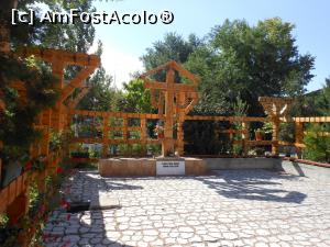 [P16] Mănăstirea Radu Negru - Troiță înălțată în cinstea eroilor comunei.  » foto by iulianic
 - 
<span class="allrVoted glyphicon glyphicon-heart hidden" id="av1041488"></span>
<a class="m-l-10 hidden" id="sv1041488" onclick="voting_Foto_DelVot(,1041488,24699)" role="button">șterge vot <span class="glyphicon glyphicon-remove"></span></a>
<a id="v91041488" class=" c-red"  onclick="voting_Foto_SetVot(1041488)" role="button"><span class="glyphicon glyphicon-heart-empty"></span> <b>LIKE</b> = Votează poza</a> <img class="hidden"  id="f1041488W9" src="/imagini/loader.gif" border="0" /><span class="AjErrMes hidden" id="e1041488ErM"></span>