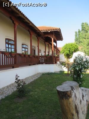 [P10] Corpul de chilii - - Mănăstirea Plătărești.  » foto by tata123 🔱
 - 
<span class="allrVoted glyphicon glyphicon-heart hidden" id="av776079"></span>
<a class="m-l-10 hidden" id="sv776079" onclick="voting_Foto_DelVot(,776079,24699)" role="button">șterge vot <span class="glyphicon glyphicon-remove"></span></a>
<a id="v9776079" class=" c-red"  onclick="voting_Foto_SetVot(776079)" role="button"><span class="glyphicon glyphicon-heart-empty"></span> <b>LIKE</b> = Votează poza</a> <img class="hidden"  id="f776079W9" src="/imagini/loader.gif" border="0" /><span class="AjErrMes hidden" id="e776079ErM"></span>