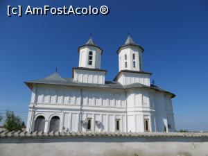 [P04] Biserica din 1732 - Frunzănești-Fundeni.  » foto by tata123 🔱
 - 
<span class="allrVoted glyphicon glyphicon-heart hidden" id="av776071"></span>
<a class="m-l-10 hidden" id="sv776071" onclick="voting_Foto_DelVot(,776071,24699)" role="button">șterge vot <span class="glyphicon glyphicon-remove"></span></a>
<a id="v9776071" class=" c-red"  onclick="voting_Foto_SetVot(776071)" role="button"><span class="glyphicon glyphicon-heart-empty"></span> <b>LIKE</b> = Votează poza</a> <img class="hidden"  id="f776071W9" src="/imagini/loader.gif" border="0" /><span class="AjErrMes hidden" id="e776071ErM"></span>