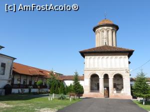 [P08] Biserica de la 1646 ctitorită de Matei Basarab și soția sa Elina - Mănăstirea Plătărești.  » foto by tata123 🔱
 - 
<span class="allrVoted glyphicon glyphicon-heart hidden" id="av776077"></span>
<a class="m-l-10 hidden" id="sv776077" onclick="voting_Foto_DelVot(,776077,24699)" role="button">șterge vot <span class="glyphicon glyphicon-remove"></span></a>
<a id="v9776077" class=" c-red"  onclick="voting_Foto_SetVot(776077)" role="button"><span class="glyphicon glyphicon-heart-empty"></span> <b>LIKE</b> = Votează poza</a> <img class="hidden"  id="f776077W9" src="/imagini/loader.gif" border="0" /><span class="AjErrMes hidden" id="e776077ErM"></span>