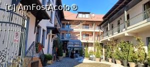 [P02] Curte interioară; în dreapta corpul de clădire separat, la mansardă fiind situat apartamentul „king deluxe”. » foto by tata123 🔱
 - 
<span class="allrVoted glyphicon glyphicon-heart hidden" id="av1516637"></span>
<a class="m-l-10 hidden" id="sv1516637" onclick="voting_Foto_DelVot(,1516637,24704)" role="button">șterge vot <span class="glyphicon glyphicon-remove"></span></a>
<a id="v91516637" class=" c-red"  onclick="voting_Foto_SetVot(1516637)" role="button"><span class="glyphicon glyphicon-heart-empty"></span> <b>LIKE</b> = Votează poza</a> <img class="hidden"  id="f1516637W9" src="/imagini/loader.gif" border="0" /><span class="AjErrMes hidden" id="e1516637ErM"></span>