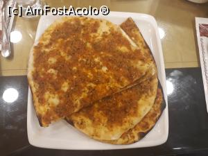 [P29] Pide Salonu - o pizza turcească, bună.  » foto by Aurici
 - 
<span class="allrVoted glyphicon glyphicon-heart hidden" id="av1044618"></span>
<a class="m-l-10 hidden" id="sv1044618" onclick="voting_Foto_DelVot(,1044618,24731)" role="button">șterge vot <span class="glyphicon glyphicon-remove"></span></a>
<a id="v91044618" class=" c-red"  onclick="voting_Foto_SetVot(1044618)" role="button"><span class="glyphicon glyphicon-heart-empty"></span> <b>LIKE</b> = Votează poza</a> <img class="hidden"  id="f1044618W9" src="/imagini/loader.gif" border="0" /><span class="AjErrMes hidden" id="e1044618ErM"></span>