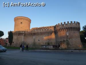 [P13] Castelul din Ostia Antica » foto by ultrasro
 - 
<span class="allrVoted glyphicon glyphicon-heart hidden" id="av1047088"></span>
<a class="m-l-10 hidden" id="sv1047088" onclick="voting_Foto_DelVot(,1047088,24769)" role="button">șterge vot <span class="glyphicon glyphicon-remove"></span></a>
<a id="v91047088" class=" c-red"  onclick="voting_Foto_SetVot(1047088)" role="button"><span class="glyphicon glyphicon-heart-empty"></span> <b>LIKE</b> = Votează poza</a> <img class="hidden"  id="f1047088W9" src="/imagini/loader.gif" border="0" /><span class="AjErrMes hidden" id="e1047088ErM"></span>