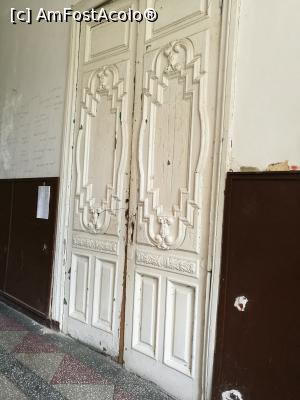 [P11] Ușă din lemn frumos sculptat » foto by crismis
 - 
<span class="allrVoted glyphicon glyphicon-heart hidden" id="av1048265"></span>
<a class="m-l-10 hidden" id="sv1048265" onclick="voting_Foto_DelVot(,1048265,24772)" role="button">șterge vot <span class="glyphicon glyphicon-remove"></span></a>
<a id="v91048265" class=" c-red"  onclick="voting_Foto_SetVot(1048265)" role="button"><span class="glyphicon glyphicon-heart-empty"></span> <b>LIKE</b> = Votează poza</a> <img class="hidden"  id="f1048265W9" src="/imagini/loader.gif" border="0" /><span class="AjErrMes hidden" id="e1048265ErM"></span>